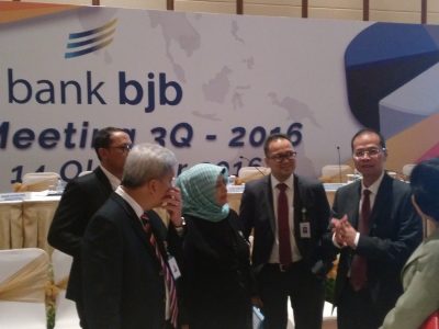 Direksi bank bjb membahas pencapaian trwiulan III dan rencana bisnis pada Analyst Meeting Q-3 jabartoday.com/erwin adriansyah
