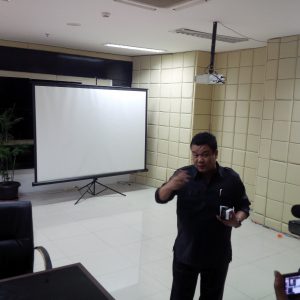 Ruangan yang diduga tempat karaoke di Gedung Parlemen, Senin (17/10). (jabartoday/avila dwiputra)