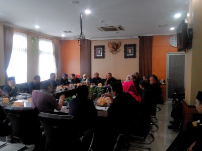 Rapat koordinasi dengan para pemangku kepentingan pendidikan di Komisi D DPRD Kota Bandung, Rabu (7/12). (jabartoday/eddy koesman)