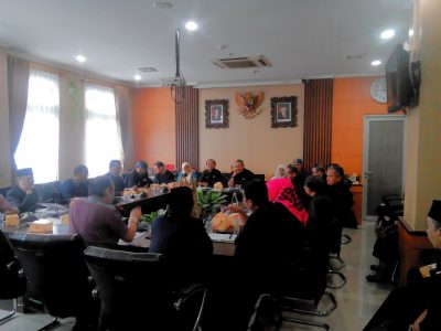 Rapat koordinasi dengan pemangku kepentingan pendidikan di Komisi D DPRD Kota Bandung, Rabu (7/12). (jabartoday/eddy koesman)