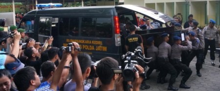 Police officers carry the coffin containing the body of first identified AirAsia QZ8501 plane victim Hayati Lutfiah at Bhayangkara Hospital in Surabaya, Indonesia on January 01, 2015. (Photo by Agoes Rudianto /Anadolu Agency/Getty Images) | Getty