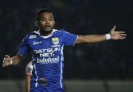 Gelandang serang Persib Bandung, Zulham Malik Zamrun meraih dua gelar sekaligus: pemain terbaik sekaligus pencetak gol terbanyak dalam Piala Presiden 2015 (goal.com)