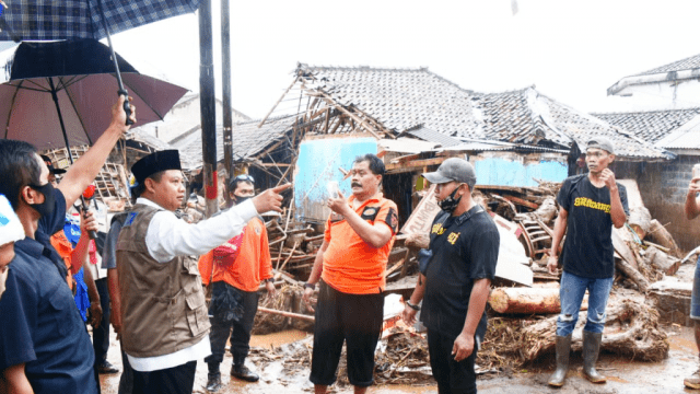 Wagub Jabar Tinjau Lokasi Banjir Sukabumi