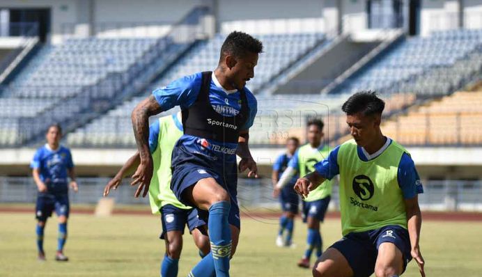 Latihan Persib Bandung GBLA