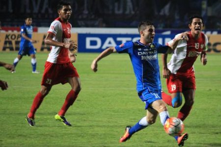 Robertino Pugliara saat melawan PSM Makassar, belum lama ini. Dalam dua laga, Djanur melakukan perubahan skuad. (net)